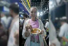 Australian chef Sarah Todd tries Beef Haleem in Hyderabad