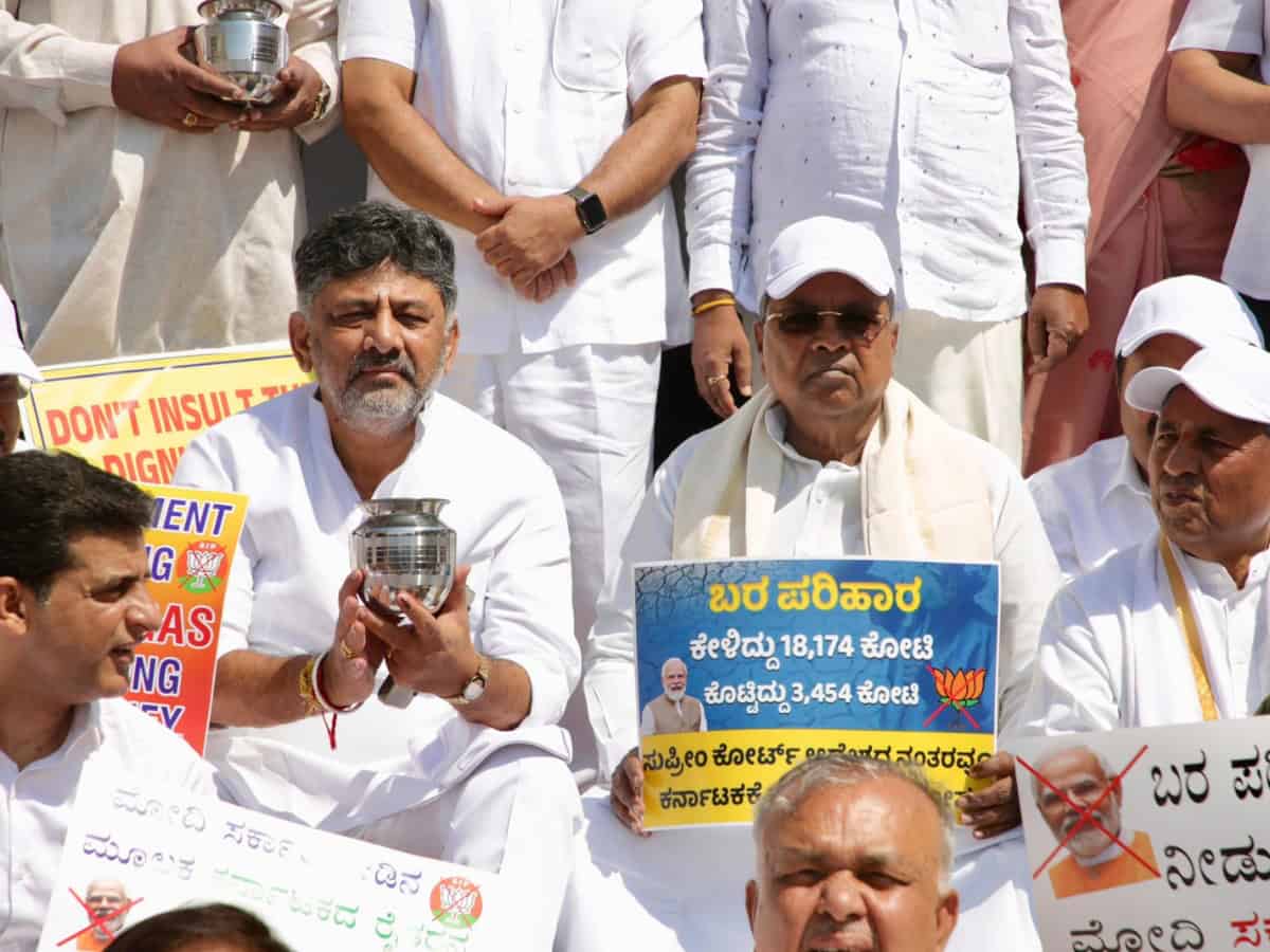 Siddaramaiah holds dharna protesting Centre's 'injustice' in funds to Karnataka