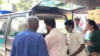 Karnataka: BJP worker dies after crashing into Minister's car