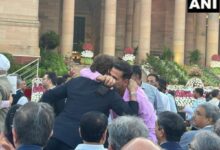 SRK, Akshay Kumar's heartwarming hug steals show at PM Modi's swearing-in ceremony