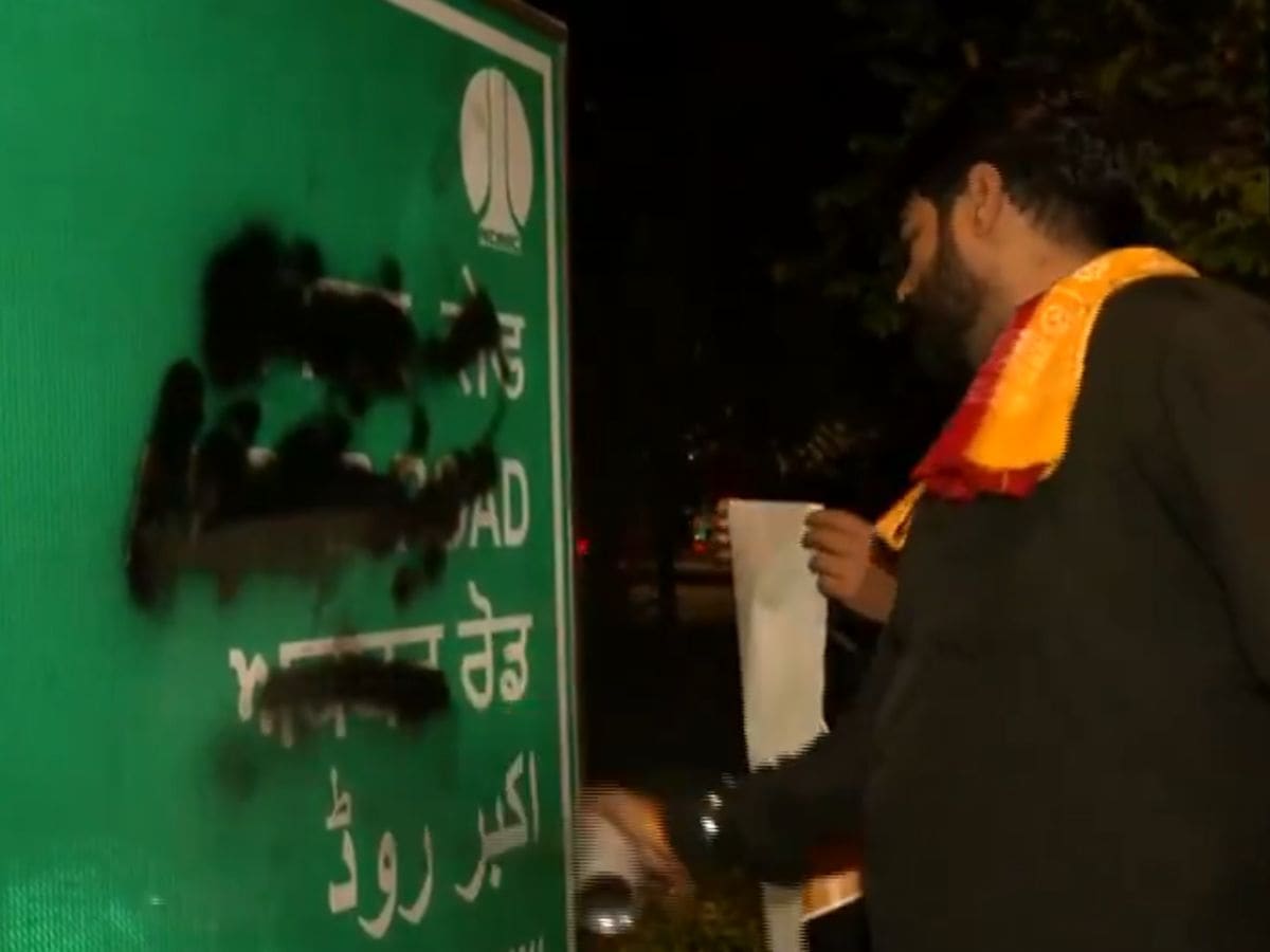 Akbar Road road signboard defaced, Maharana Pratap's poster pasted