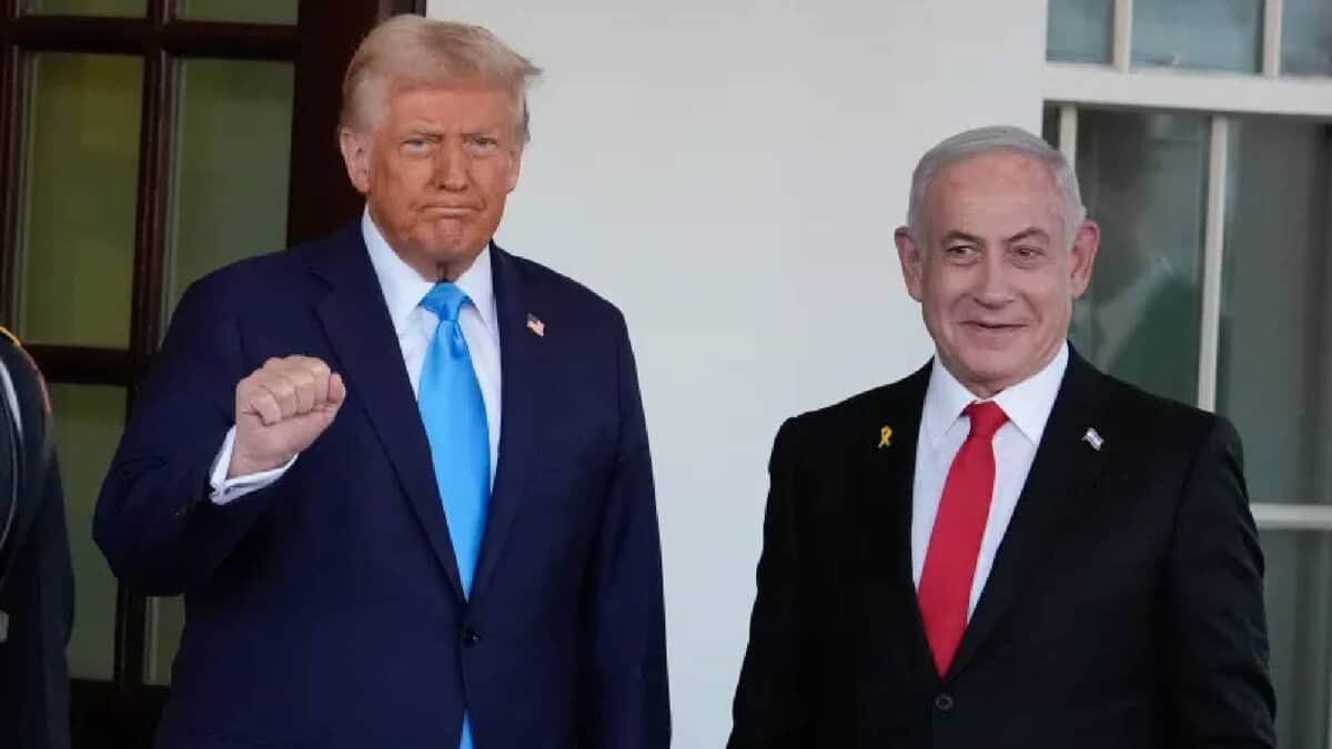 Donald Trump and Benjamin Netanyahu pose outside the White House during US visit.
