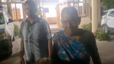 Woman approaches Nalgonda police with he hen