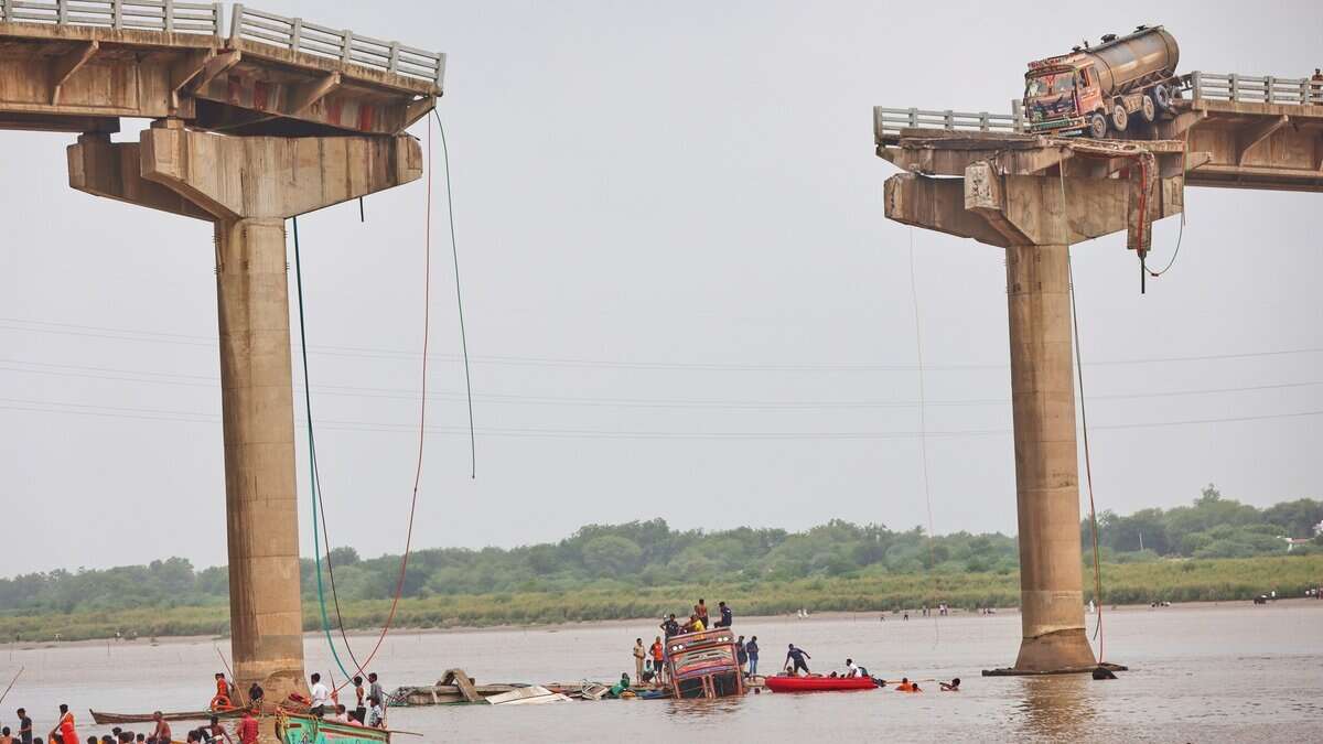Bridge Collapse in Vadodara