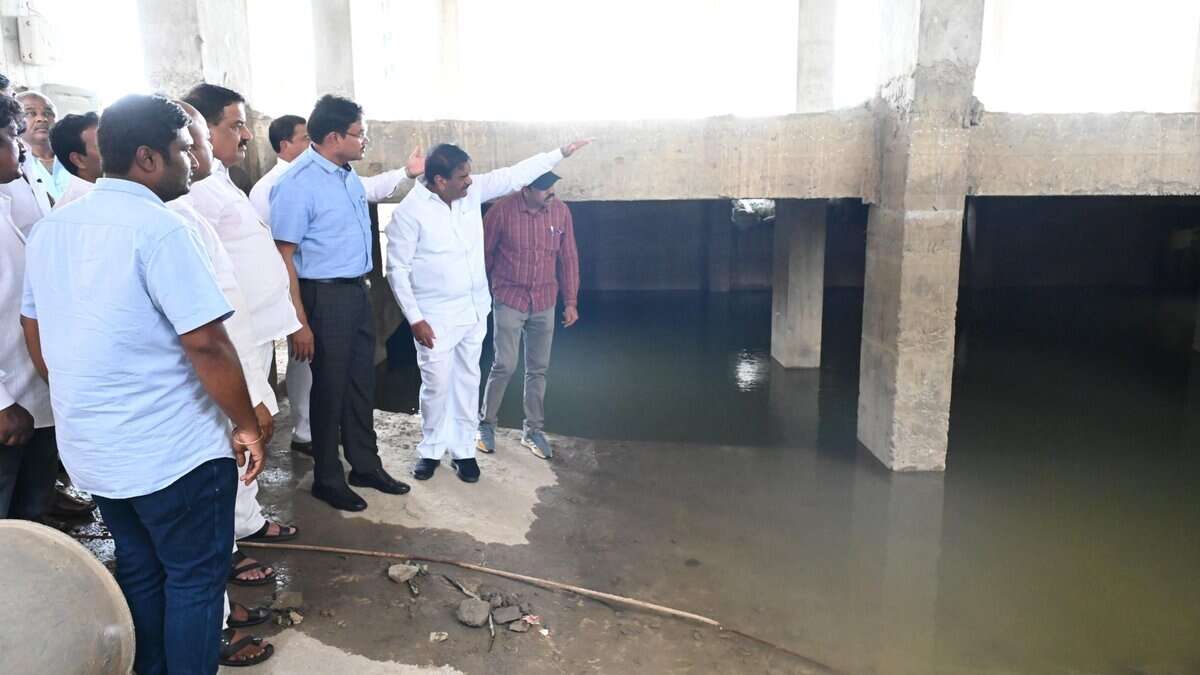 HYDRAA commissioner inspects drains at Masab Cheruvu