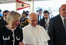 Religious leader arriving in Beirut, greeted by officials.