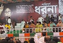 Mamata Banerjee leads sit-in protest against voter roll deletions in Bengal, addressing supporters at a p.