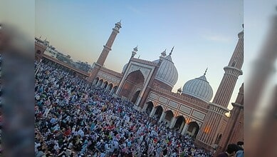Thousands of worshippers gather in the courtyard of Jama Masjid in New Delhi for a Saudi-organised communal iftar during Ramzan.