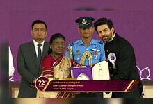 Kartik Aaryan receives award at the 72nd National Film Awards ceremony.