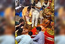 Shah Rukh Khan visits Lalbaugcha Raja to seek blessings during Ganesh Chaturthi celebrations.