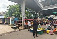 Vegetable vendors on footpathand street in Mehdipatnam