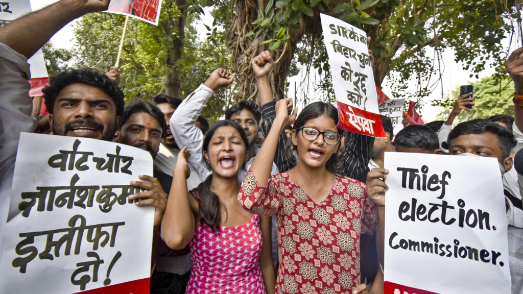 Student, youth wings march in Patna seeking CEC's resignation