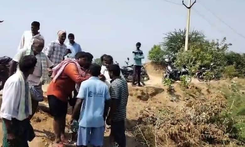 Group of farmers and villagers gathered near a water source in Telangana's Wanaparthy.