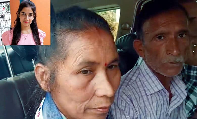 A woman and a man sitting inside a vehicle, looking serious, with a woman in the inset photo.