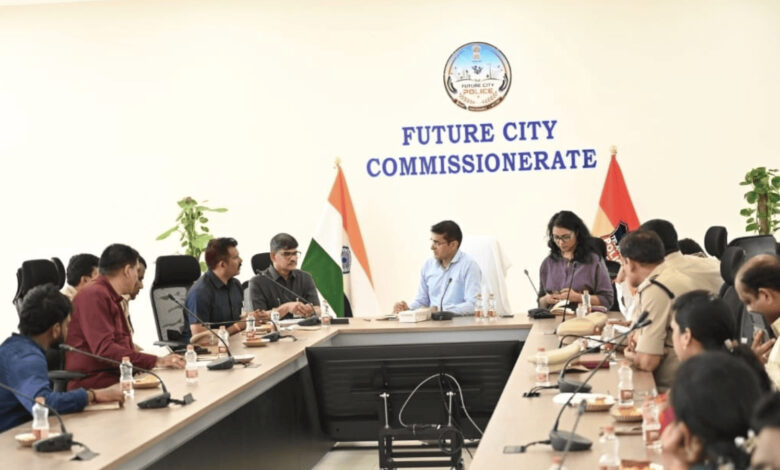 Top police officials and government officials discuss security at Future City Commissionerate meeting.